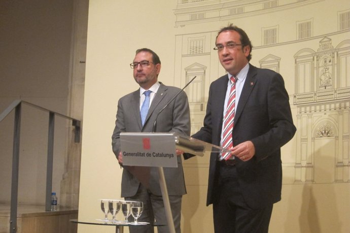Ramon Espadaler (UDC) y Josep Rull (CDC) tras la firma del decreto del 9N