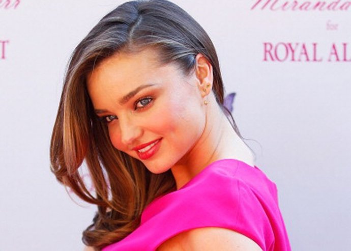  Model Miranda Kerr Poses During A Public Appearance