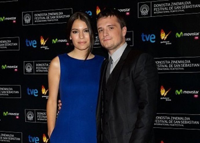 SAN SEBASTIAN, SPAIN - SEPTEMBER 26:  Actor Josh Hutcherson and actress Claudia 
