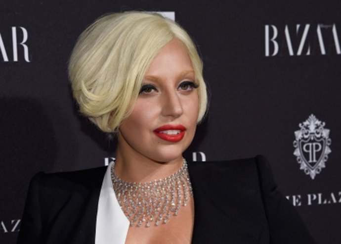 Lady Gaga para una pelea entre fans, que provocó sin querer ella misma