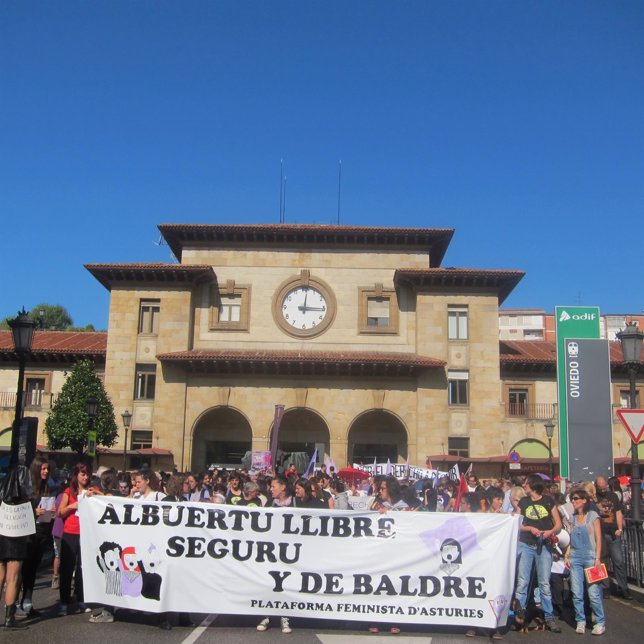Manifestación en favor del derecho al aborto en Oviedo