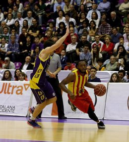 Jacob Pullen rompe el récord histórico de triples en un partido de ACB