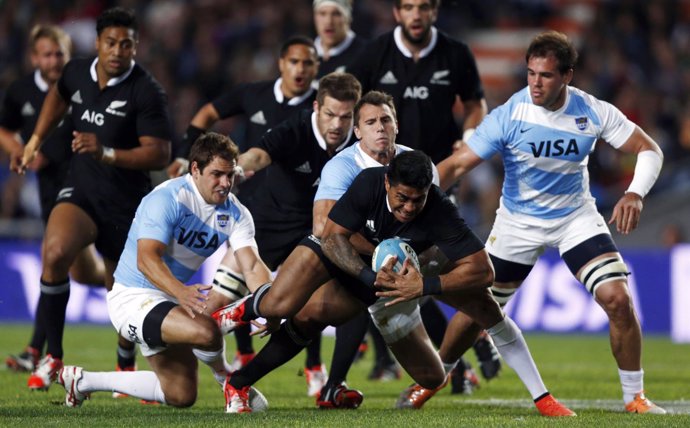 Fekitoa of New Zealand's All Blacks is tackled by Argentina's Imhoff and Sanchez