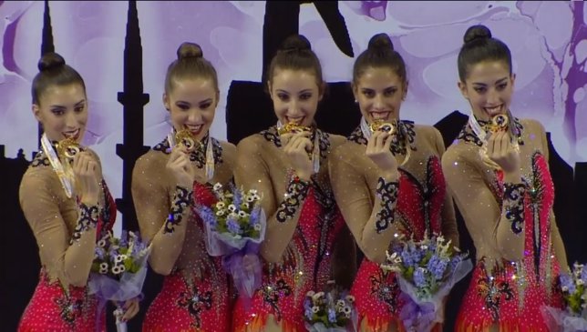 El equipo español de gimnasia rítmica, campeón del mundo de mazas