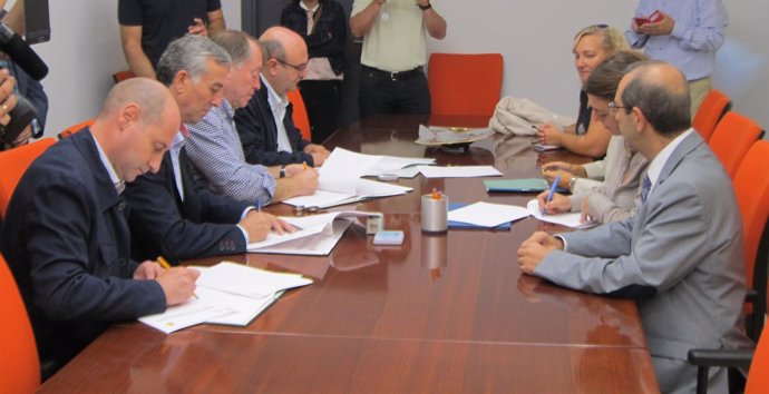 Firma de convenio entre la Junta y ayuntamientos de Jódar, Martos, Beas y Arjona