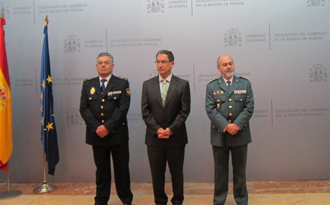 Delegado del Gobierno junto con Jefe Superior de Policía y Coronel Guardia Civil