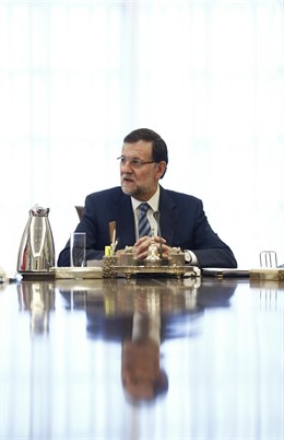 Rajoy en el consejo de ministros extraordinario