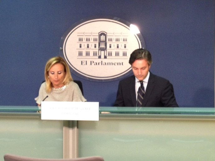 La portavoz del PP en el Parlament, Mabel Cabrer, en rueda de prensa