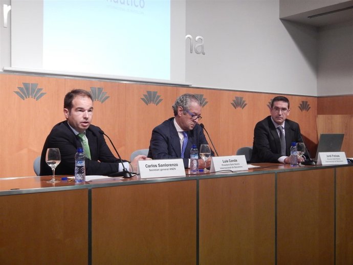 Por la izq: Carlos Sanlorenzo (Anen), Luis Conde y Jordi Freixas (Salón)