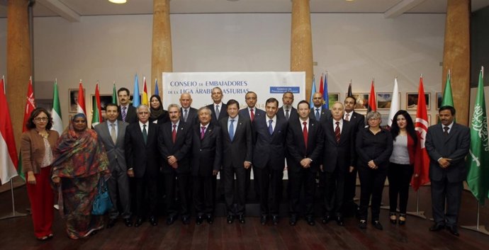 Reunión presidente embajadores países árabes