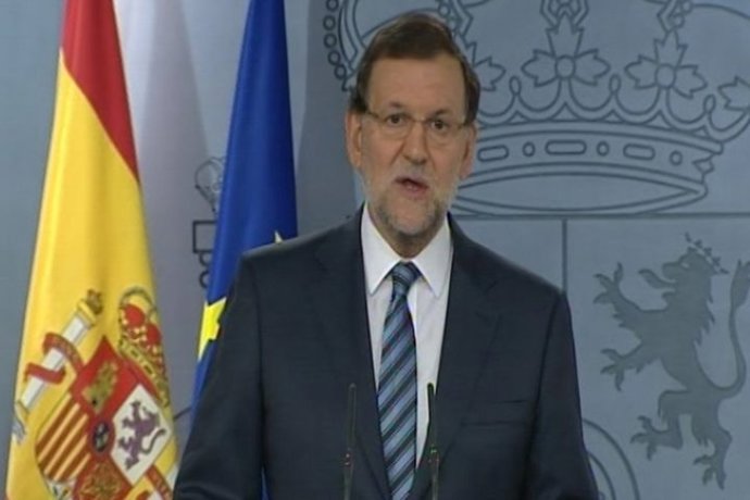 Rajoy advierte a Mas y le ofrece dialogar