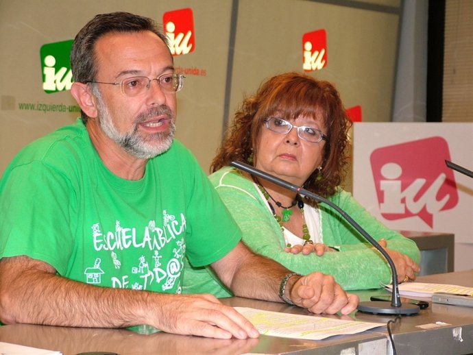 Los responsables de IU de educación Enrique Díez y Caridad García Álvarez