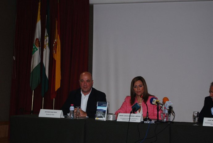 Serrano junto al alcalde de Rute en la presentación