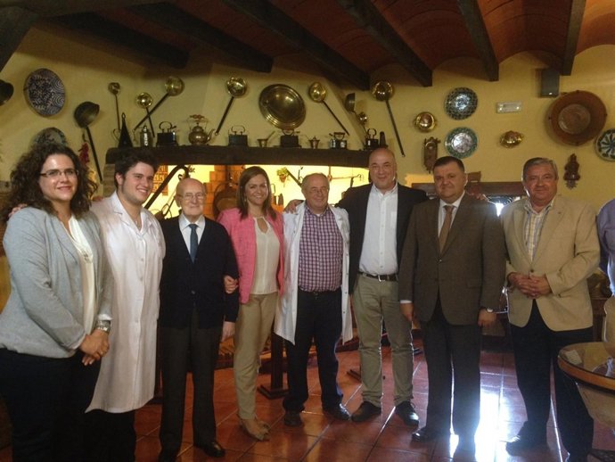 Serrano (centro), durante la visita a Rute