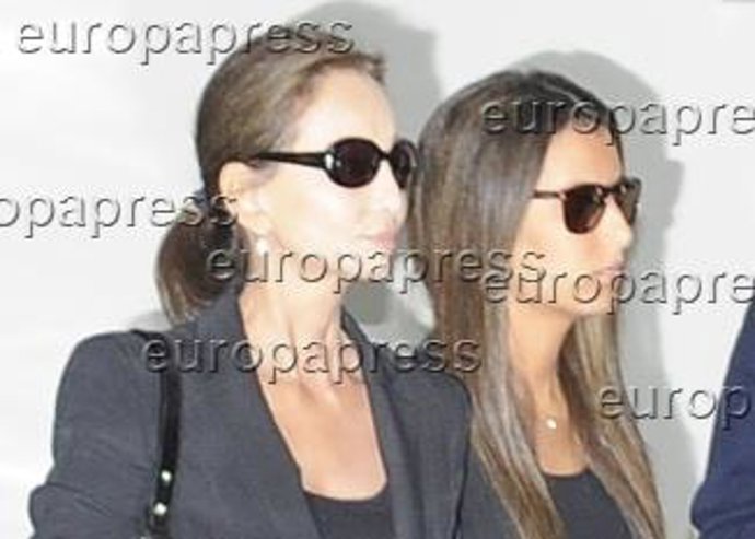 ISABEL PREYSLER ACUDE AL TANATORIO DE SU MARIDO MIGUEL BOYER CON ANA