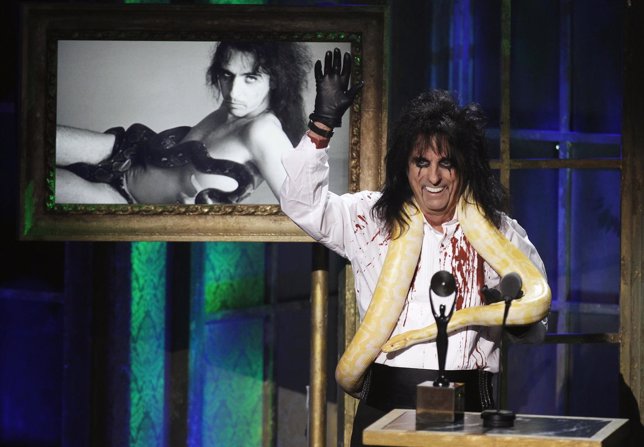 El cantante y estrella del rock duro Alice Cooper entra en el Salón de la Fama d