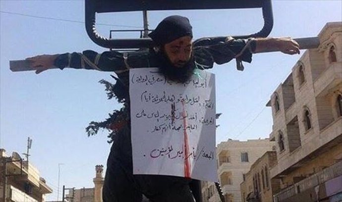 Un combatiente de Estado Islámico ejecutado por el grupo yihadista