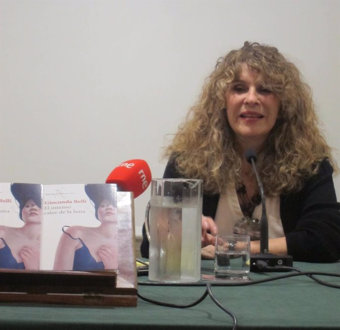 Gioconda Belli presenta su novela 'El intenso calor de la luna'