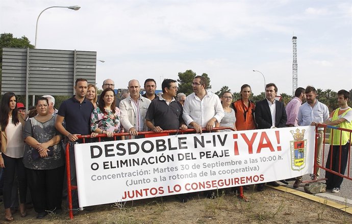 Concentración junto al peaje.