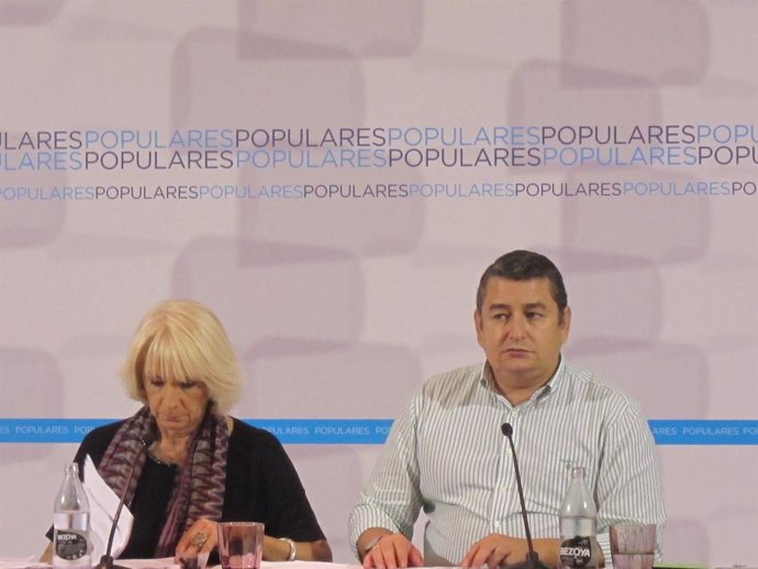 Teófila Martínez y Antonio Sanz en rueda de prensa