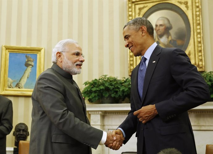 Barack Obama y Narendra Modi se saludan en la Casa Blanca