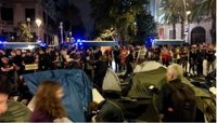 La acampada frente a la Delegación del Gobierno se disuelve durante la noche