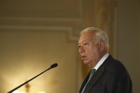 Margallo dice a Mas que para sentarse a hablar debe "retirar el órdago"