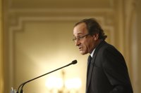 Alonso pide "tranquilidad", cree que Mas cumplirá la ley y que se puede "desandar el camino negativo"