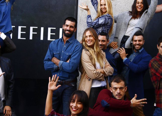 Rubén Cortada y Martina Klein, dos guapos de flashmob en el centro de Madrid