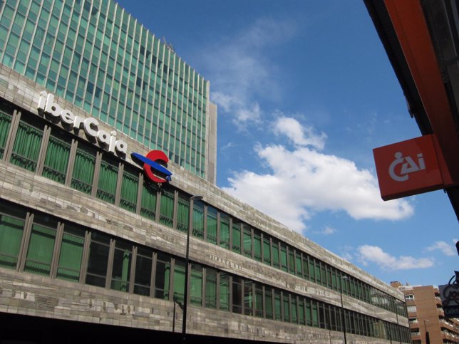 Sede Central De Ibercaja Y Cartel Oficina De Caja Inmaculada (CAI) En Zaragoza