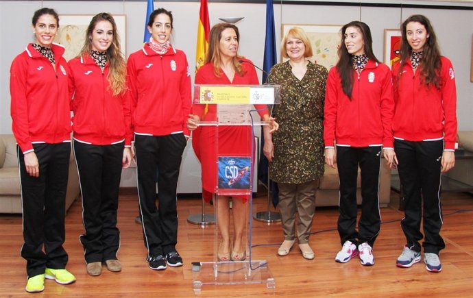 Ana Muñoz y el equipo de Gimnasia Rítmica 