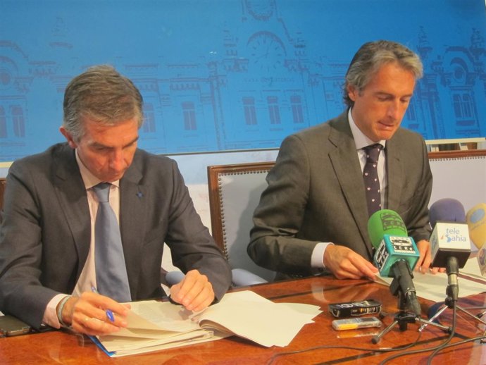 El alcalde de Santander, Íñigo de la Serna, y el concejal César Díaz