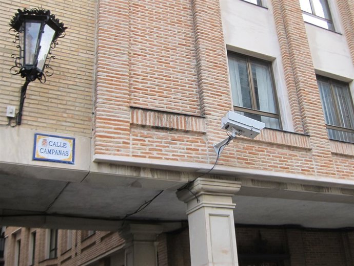 Cámara instalada en la calle Campanas de Jaén, en el entorno de la Catedral
