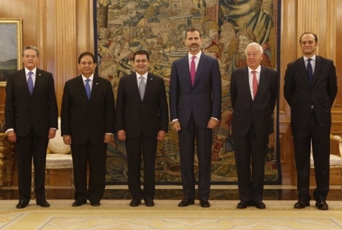 Felipe VI con el presidente de Honduras