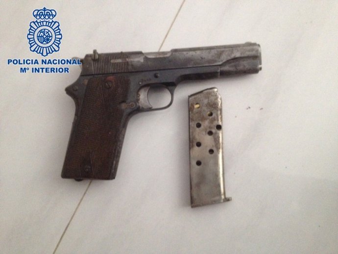 Arma intervenida en la operación policial