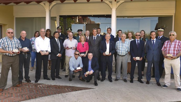 El alcalde con los policías locales jubilados