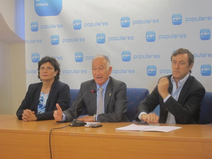 Amat junto a Hernando, en rueda de prensa sobre los PGE