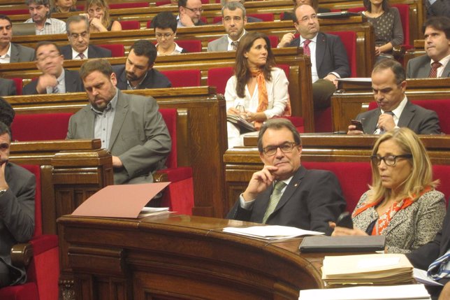 Pleno en el Parlament Mas y Junqueras