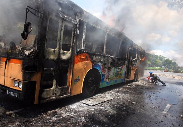 Autobús incendiado