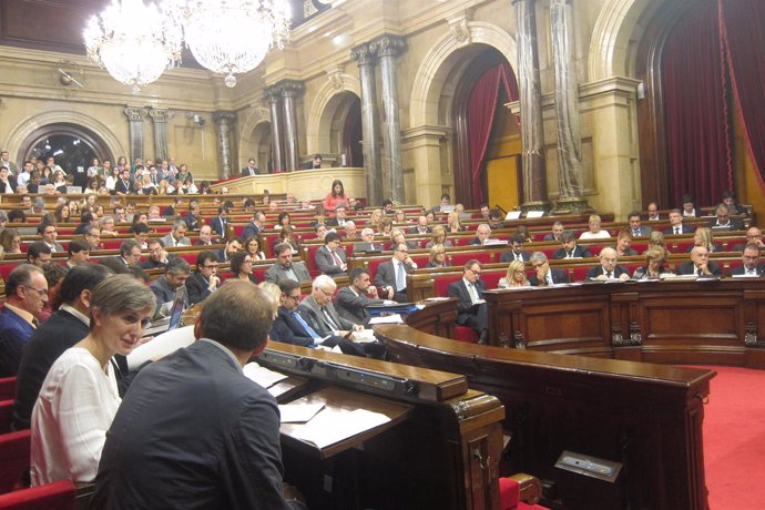 Pleno en el Parlament
