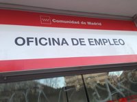 El gasto en prestaciones por desempleo baja un 17,8% en agosto y la cobertura cae al 60,45%