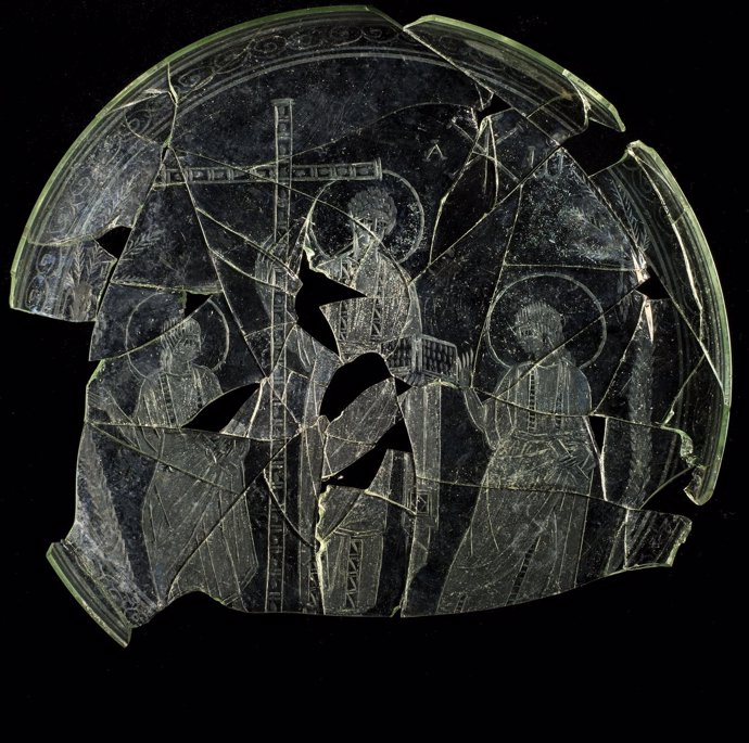Patena de Cristo en Majestad, del siglo IV, hallada en Cástulo.
