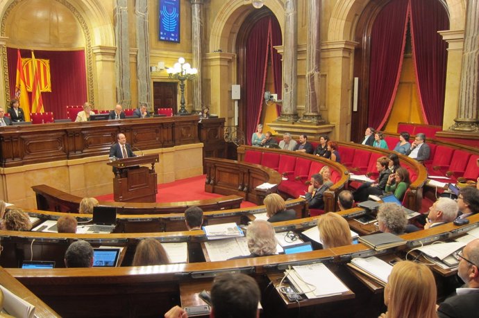 Pleno del Parlament durante la intervención de Miquel Iceta PSC