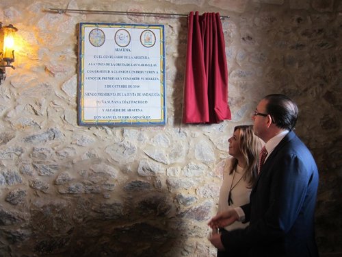 La presidenta de la Junta, Susana Díaz, en la Gruta de las Maravillas. 