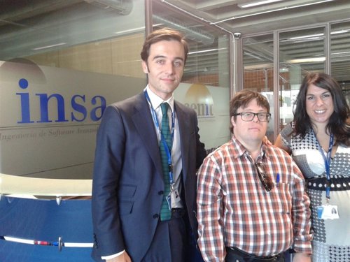 Pablo Pineda Junto A Responsables De INSA En Cáceres