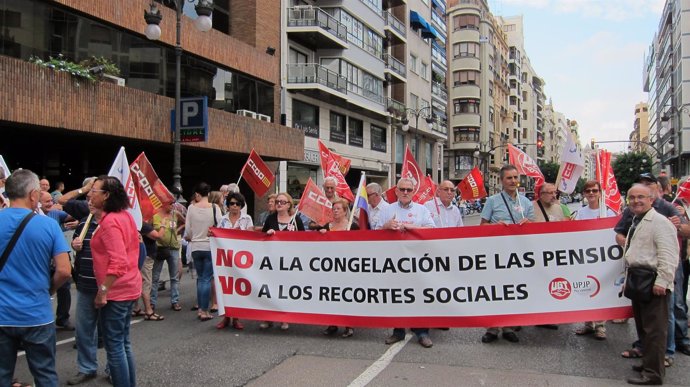 Pensionistas se concentran ante Delegación de Gobierno en Valencia