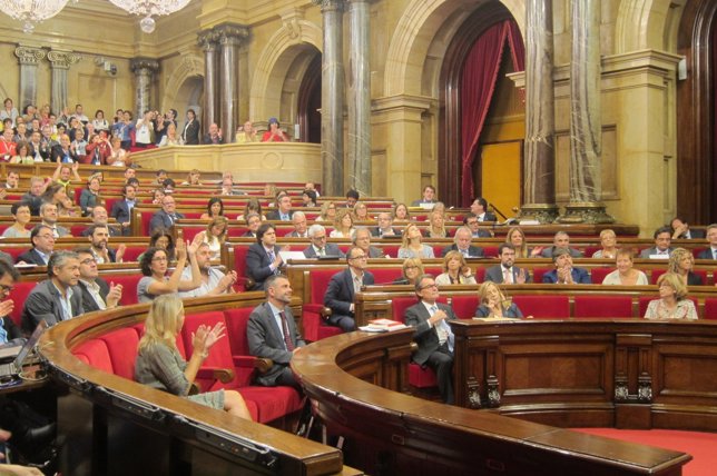 El pleno del Parlament aprueba la ley contra la homofobia