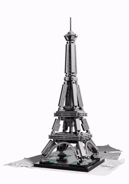 Torre Eiffel con piezas de Lego