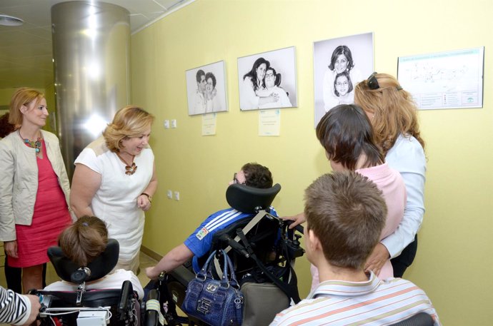 Inauguración de la exposición sobre parálisis cerebral en Jaén