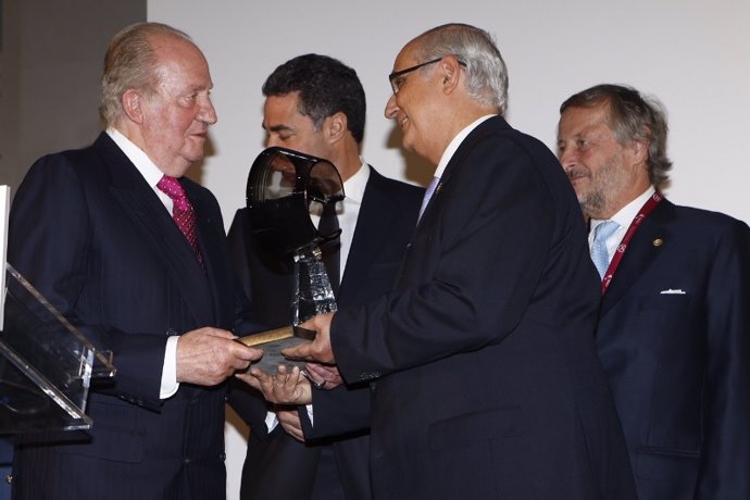 El Rey Juan Carlos recibe el "Reconocimiento a la integración Latinoamericana"